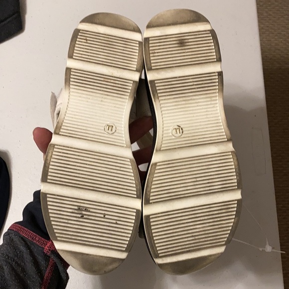 ATTAGIRL sz 7.5 Super cool Velcro platform black and white sandals - Picture 4 of 4